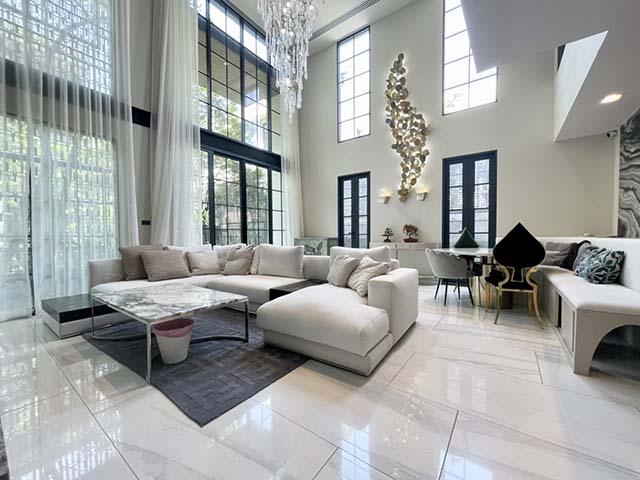 “ Ultimate Luxury Townhome at THE QUARTER 31